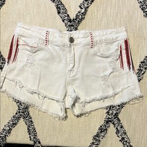 Rue21 size 9 White Distressed Women’s Shorts